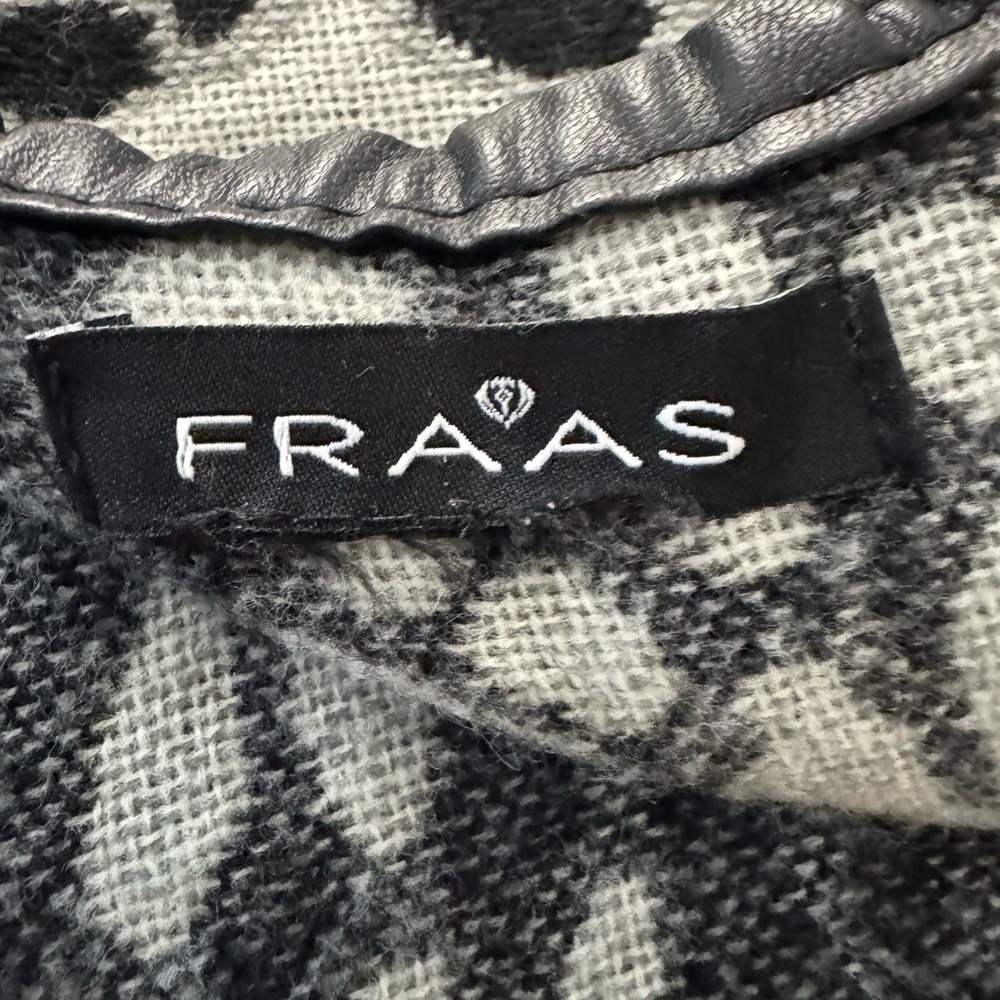 FRAAS Animal Print Ruana Wrap Poncho‎ Black & White Trim One Size Women’s Shawl - Picture 10 of 10